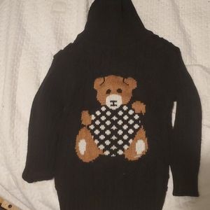 Turtle neck bear sweat shirt